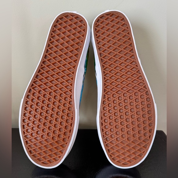 Van’s Rainbow Tie Dye Classic Slip-On Sneakers Men’s 10 NIB $80 Retail - Picture 5 of 6